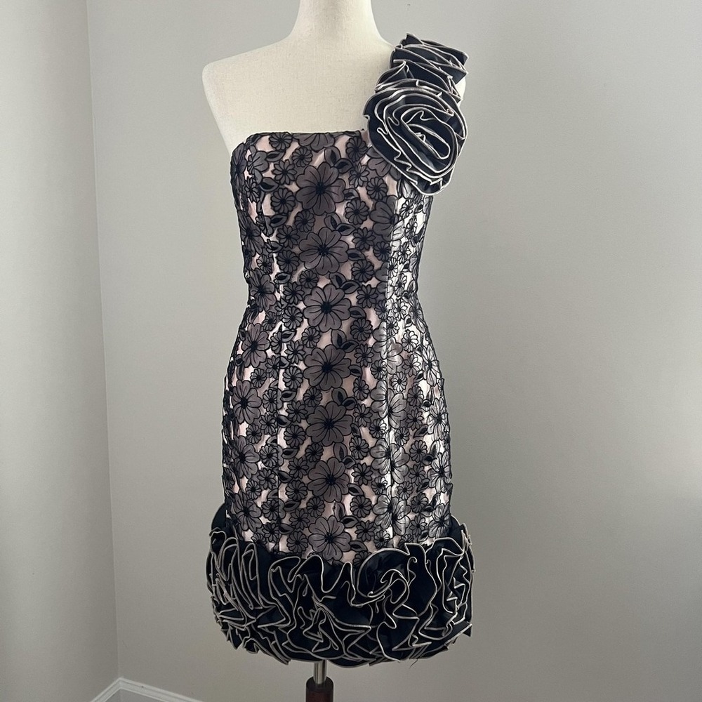 Sonia Peña Black Floral Lace Applique Dress US 6 Pink Satin One Shoulder Ruffle